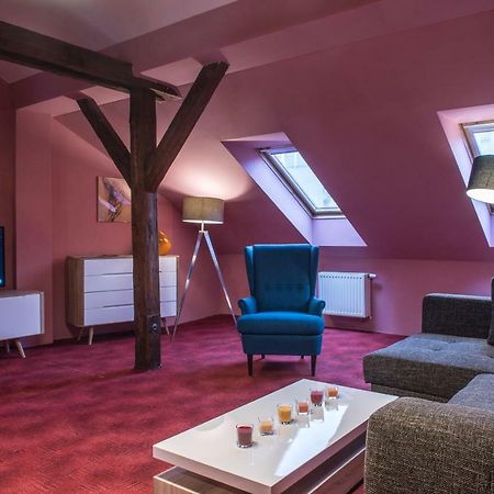 Spacious And Quiet Attic Flat In Centre Praga Exterior foto