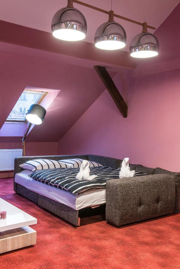 Spacious And Quiet Attic Flat In Centre Praga Exterior foto