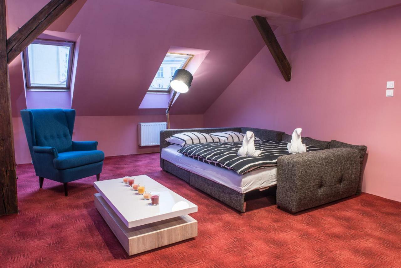 Spacious And Quiet Attic Flat In Centre Praga Exterior foto